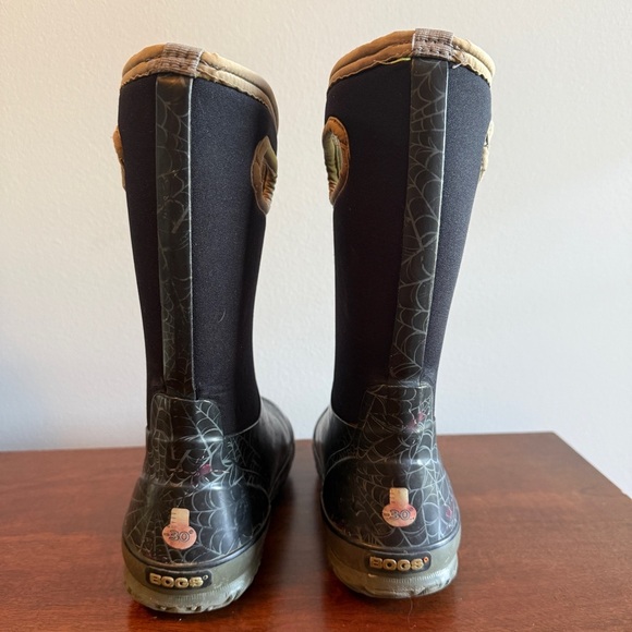 Bogs Black and Gray Spiderweb Kids Boots - Picture 4 of 6
